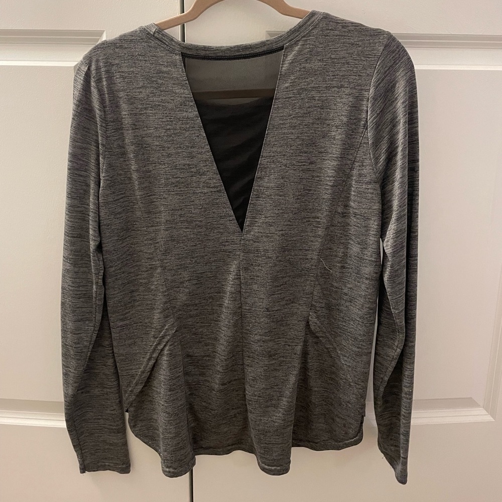 Workout top - Picture 2 of 2